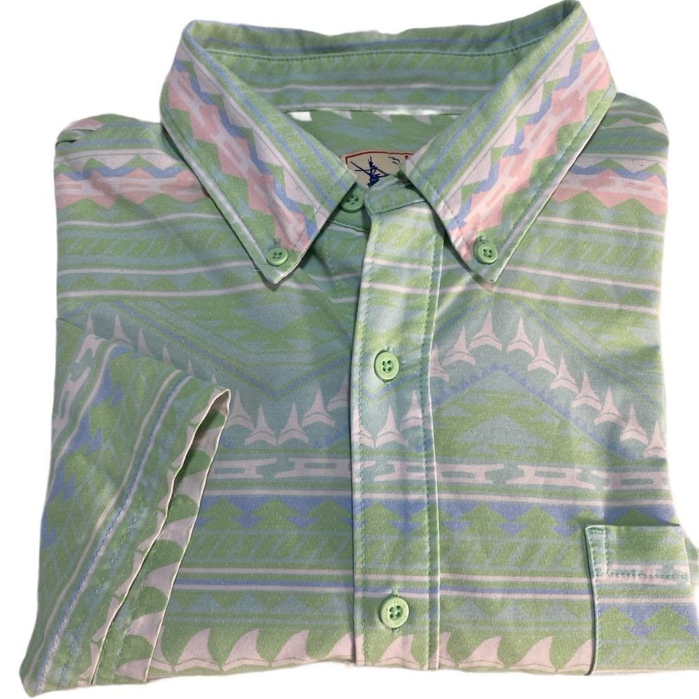 Huk Fishing Shirt Mens XL Button Down S/S Green Blue Shark Tooth Geometric Soft
